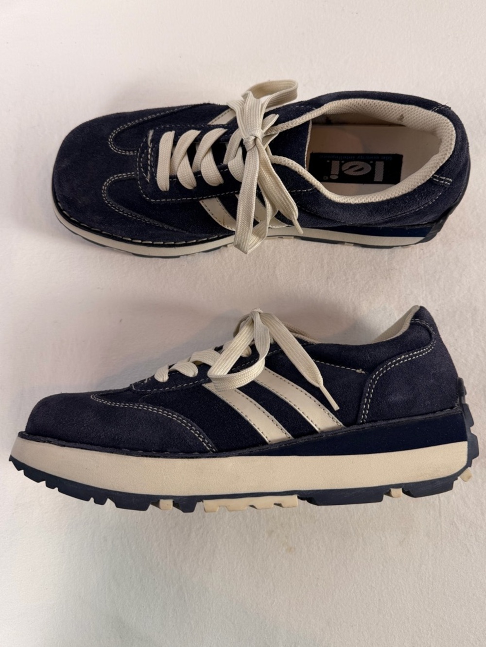 Vintage Y2K l.e.i. Katt Suede Platform Sneakers in Navy Blue & Off White 9.5